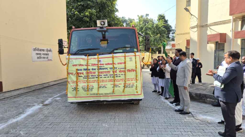 मेगा विधिक सहायता शिविर के प्रचार वाहन को हरी झंडी, गांव-गांव पहुंचेगी योजनाओं की&nbsp;जानकारी