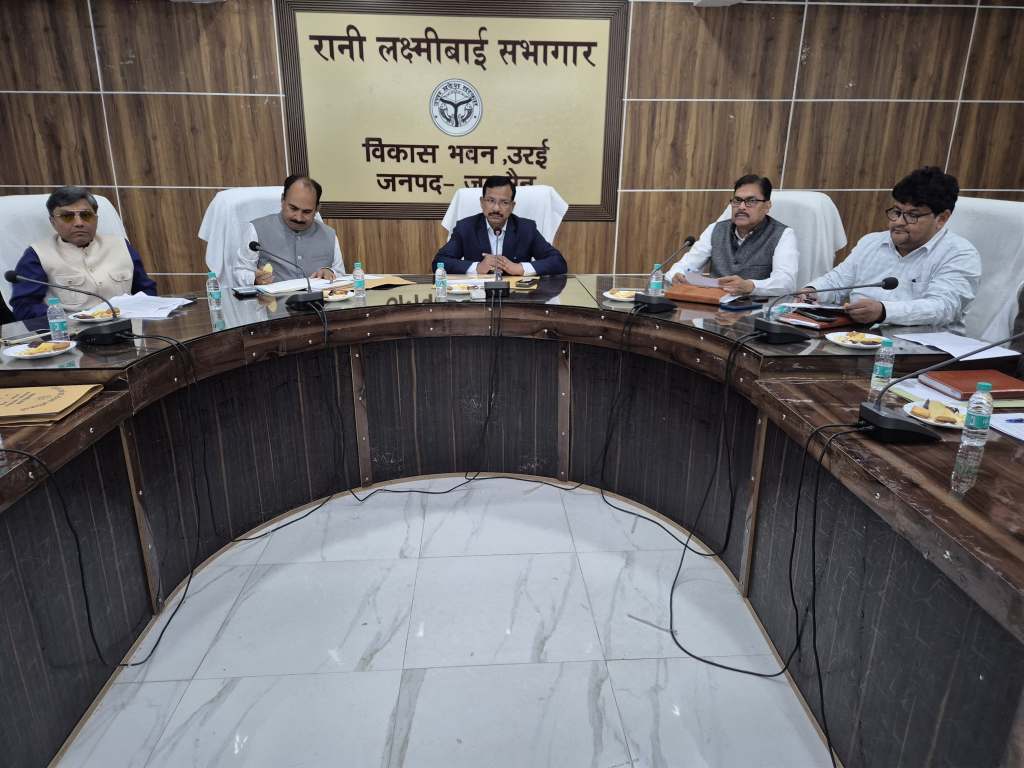 विकास कार्यों में देरी पर डीएम सख्त, मार्च तक पूर्णता के दिए&nbsp;निर्देश