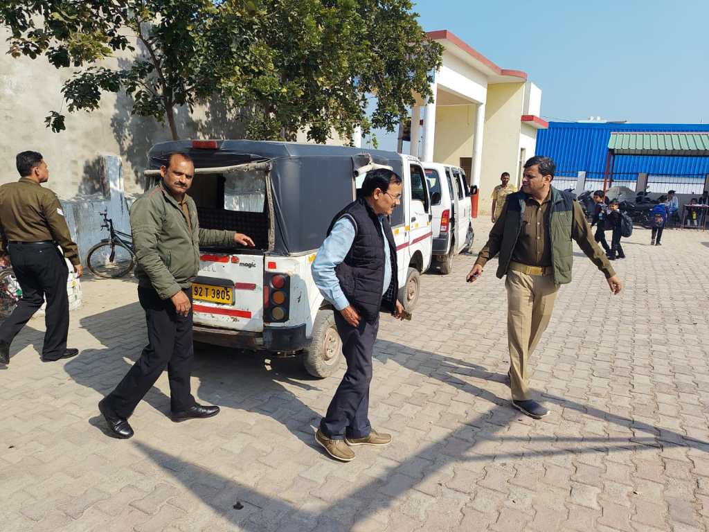 सड़क सुरक्षा माह में स्कूली वाहनों की सघन जांच, चालकों को दिए गए सुरक्षा&nbsp;निर्देश