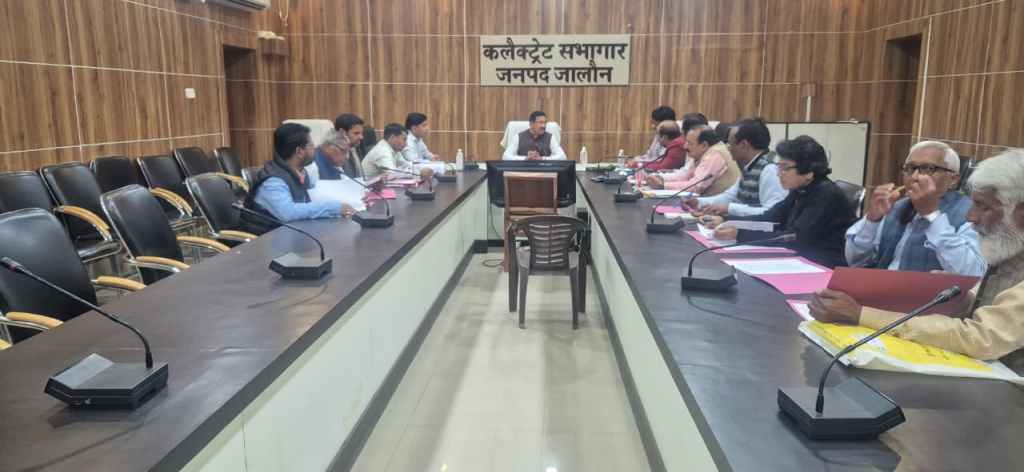 पुस्तकालय बनेगा ज्ञान का केंद्र, डीएम राजेश पाण्डेय के&nbsp;निर्देश