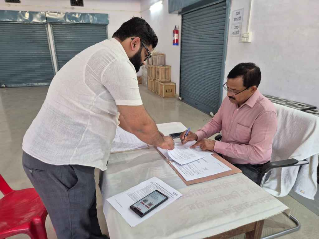 डीएम ने ईवीएम–वीवीपैट वेयरहाउस का किया मासिक निरीक्षण, सुरक्षा व पारदर्शिता पर दिया जोर