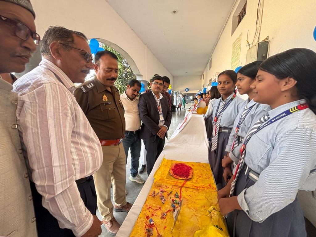 छात्रों की प्रतिभा ने बिखेरी चमक, विज्ञान-आर्ट प्रदर्शनी सफल