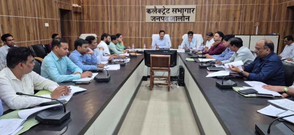 राजस्व वसूली में लापरवाही पर डीएम सख्त, कई अधिकारियों को चेतावनी व प्रतिकूल प्रविष्टि के&nbsp;निर्देश