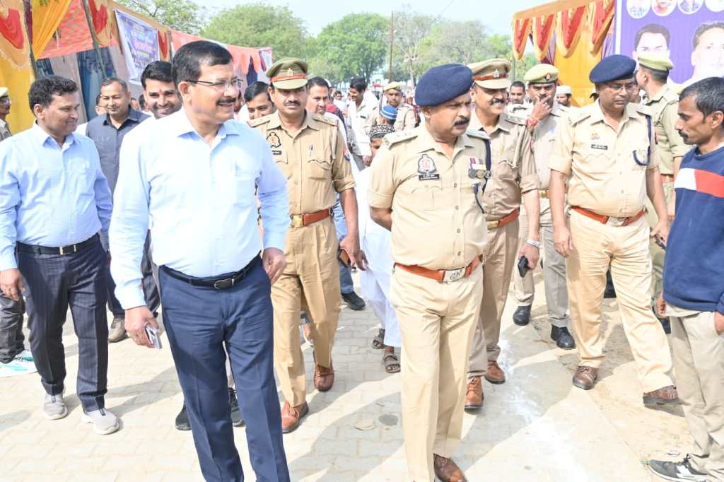 ईद-उल-फितर पर प्रशासन रहा अलर्ट, शांति और भाईचारे के साथ संपन्न हुआ&nbsp;पर्व