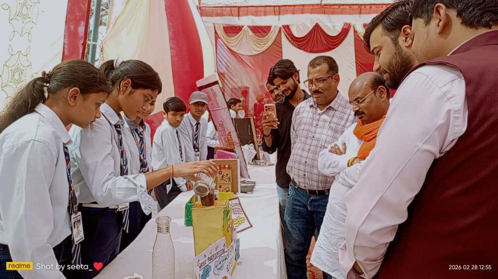 राष्ट्रीय विज्ञान दिवस पर डी एल एस ग्लोबल पब्लिक स्कूल में सजी विज्ञान प्रदर्शनी