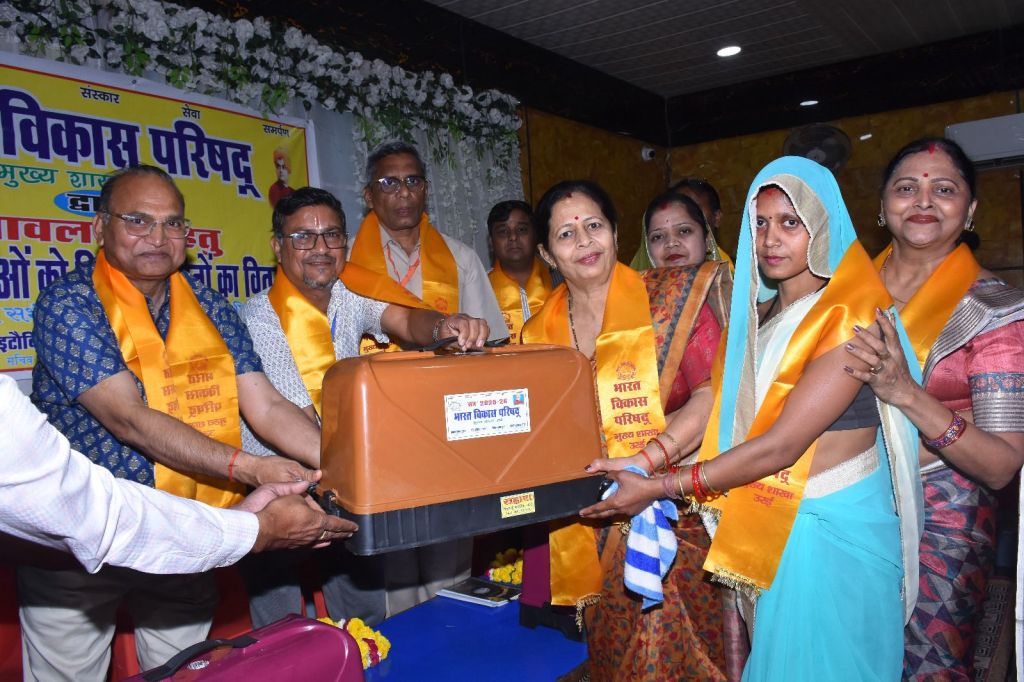 सुई-धागे से सशक्तिकरण: उरई में महिलाओं को मिली आत्मनिर्भरता की नई&nbsp;राह”