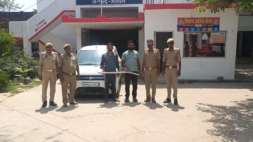 घात लगाकर हमला: बुजुर्ग पर लाठी-डंडों से प्रहार, फिर कार चढ़ाकर किया अधमरा