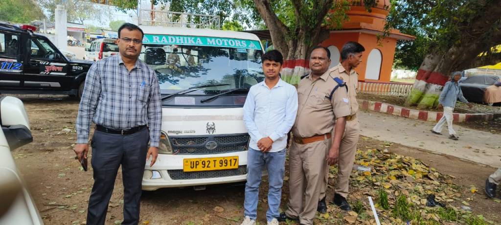 स्कूली वाहनों पर चला चेकिंग अभियान: 4 वाहन सीज, नियम तोड़ने वालों पर&nbsp;सख्ती