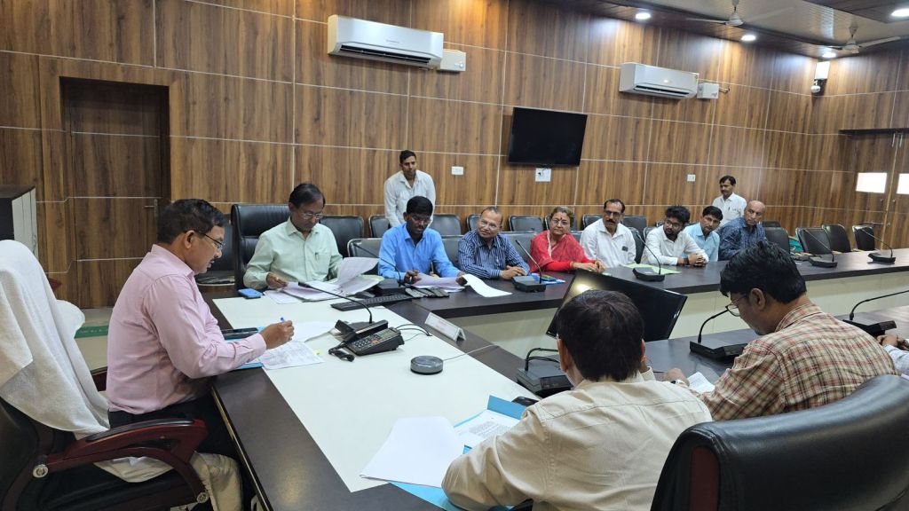 जिला शुल्क समिति का बड़ा फैसला: इस सत्र में फीस नहीं बढ़ेगी, 15 अप्रैल को लगेगा पुस्तक&nbsp;मेला