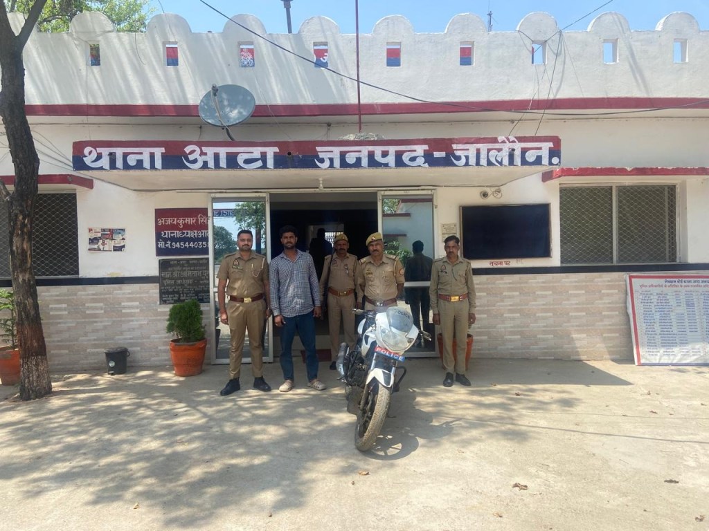 चोरी की बाइक के साथ शातिर गिरफ्तार, थानाध्यक्ष ए.के. सिंह की टीम की सराहनीय कार्रवाई