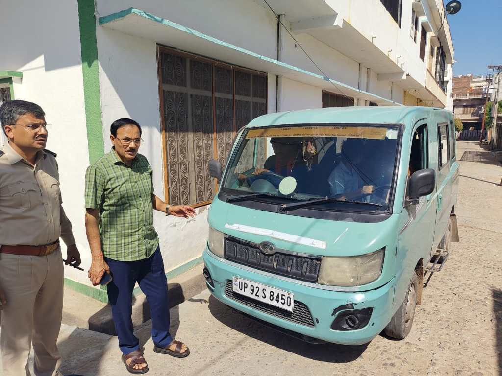 अवैध स्कूली वाहन पलटने पर कार्रवाई, विद्यालय प्रबंधन पर मुकदमा दर्ज की&nbsp;तैयारी