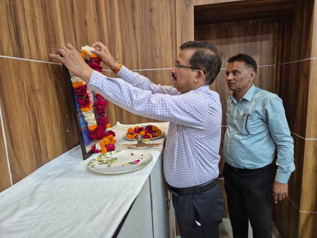 संविधान के मूल्यों को जीवन में उतारने का संकल्प: कलेक्ट्रेट में गरिमा के साथ मनाई गई अंबेडकर&nbsp;जयंती”