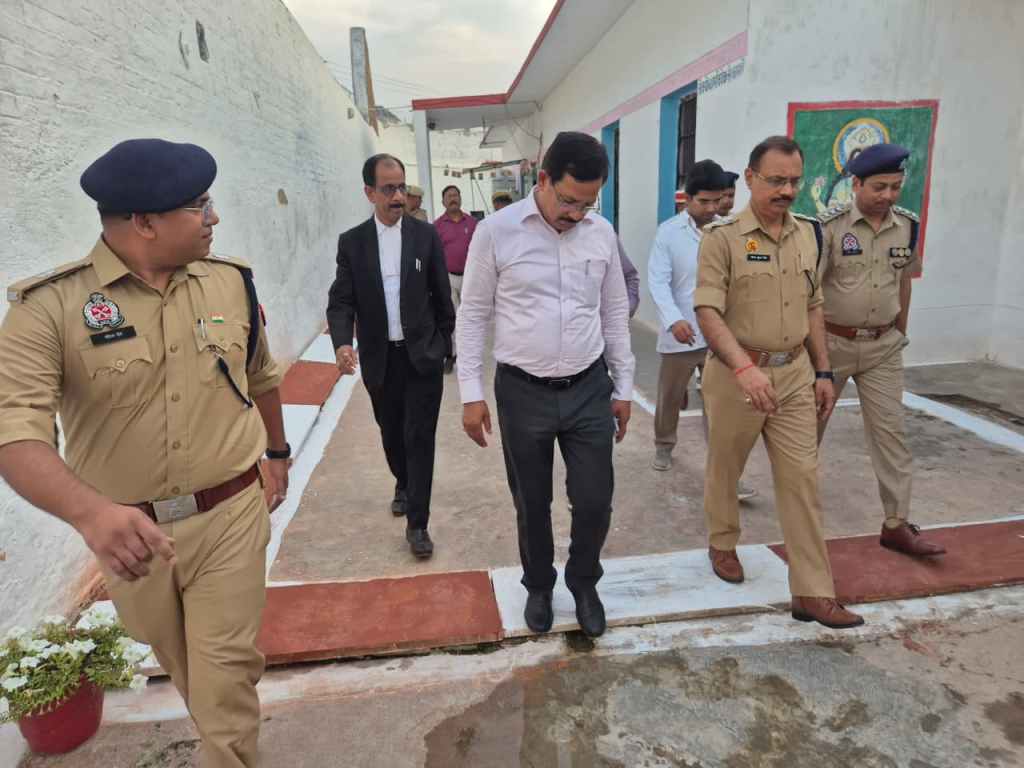 जेल में सख्ती का संदेश: डीएम-एसपी का औचक निरीक्षण, सुरक्षा और सुविधाओं पर कड़े&nbsp;निर्देश”