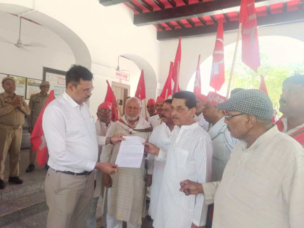 जन आंदोलनों पर कार्रवाई रोकने और मजदूरों की मांगों पर वार्ता की उठी मांग, प्रशासन को सौंपा संयुक्त&nbsp;ज्ञापन