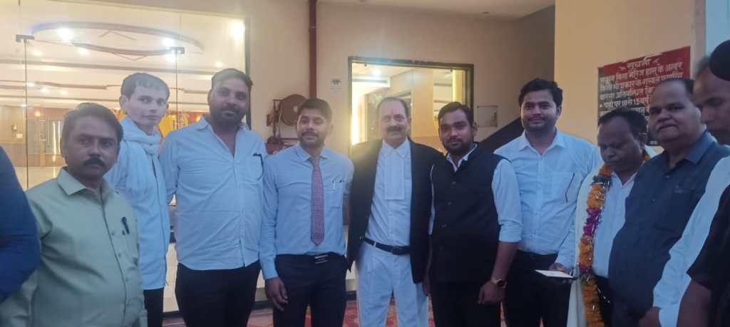 जालौन बार एसोसिएशन की नई टीम ने ली शपथ, न्यायिक समन्वय पर दिया गया&nbsp;जोर