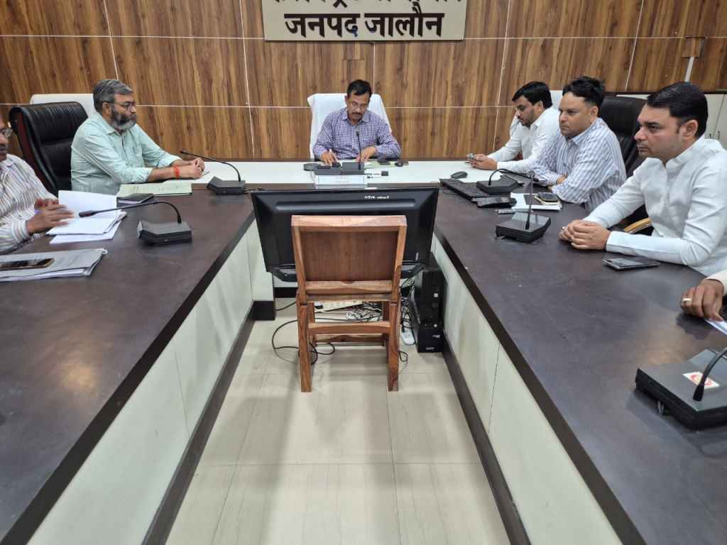 जनपद में पेट्रोल, डीजल और गैस की पर्याप्त उपलब्धता, अफवाहों पर ध्यान न दें:&nbsp;डीएम