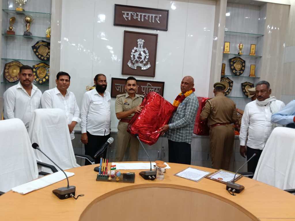 सेवानिवृत्त पुलिस अधिकारियों व कर्मचारियों को दी गई भावभीनी&nbsp;विदाई