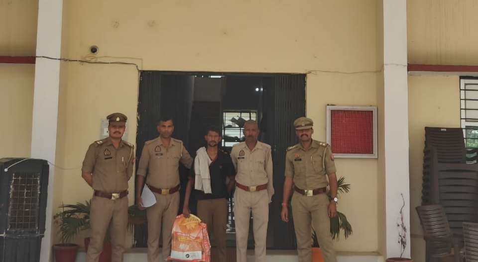 05 किलो गांजा के साथ तस्कर गिरफ्तार, भेजा गया&nbsp;जेल