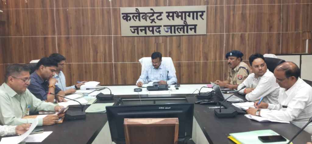 गौसंरक्षण व्यवस्था में लापरवाही पर डीएम सख्त, बीडीओ का वेतन रोकने के&nbsp;निर्देश