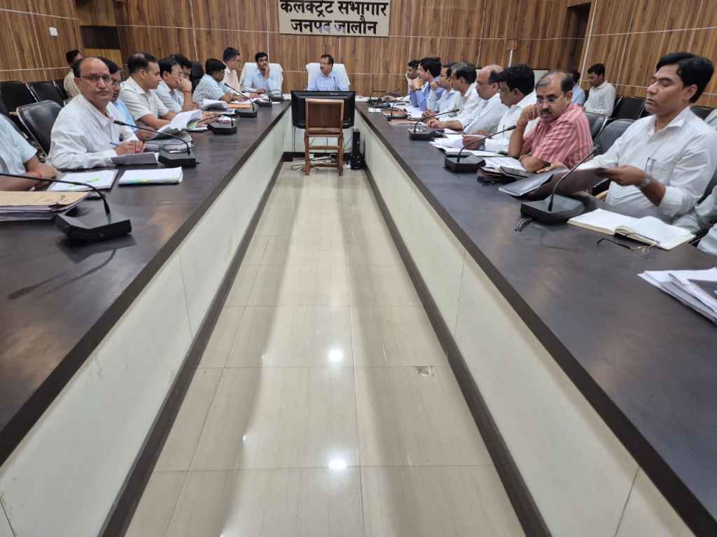 राजस्व वसूली में सुस्ती पर डीएम सख्त, टैक्स चोरी रोकने के दिए&nbsp;निर्देश