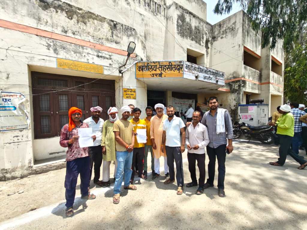 गौशाला की बदहाली से किसानों की फसल बर्बाद, ग्रामीणों ने डीएम से लगाई&nbsp;गुहार