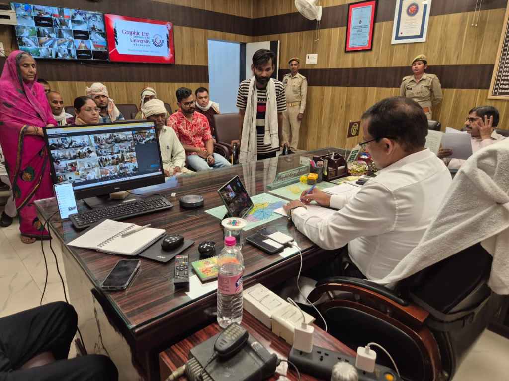 जनता दरबार बना सुशासन का सफल मॉडल, जिलाधिकारी राजेश कुमार पांडेय की संवेदनशीलता ने जीता जन&nbsp;विश्वास