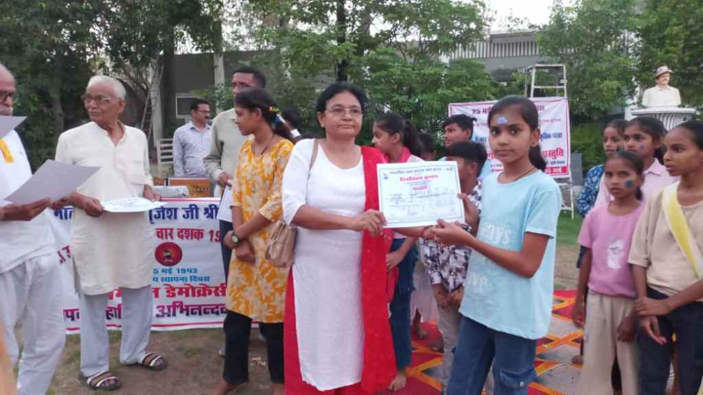 इप्टा स्थापना दिवस समारोह में प्रबुद्धजनों का सम्मान, चार दशक के सांस्कृतिक सफर को किया याद