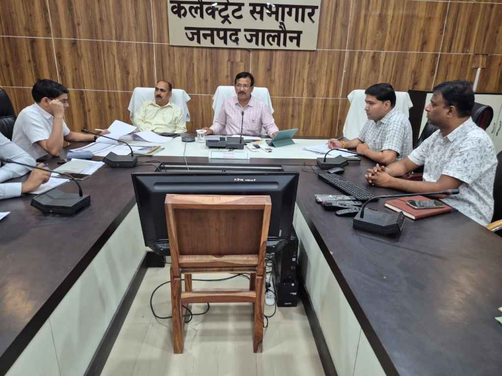 जिले में घर से बाहर तक बहनें लिखेंगी आर्थिक झंडाबरदारी की इबारत , जिलाधिकारी के प्रयासों से दीदियों का लखपति कुनबा तेज बढाव पर