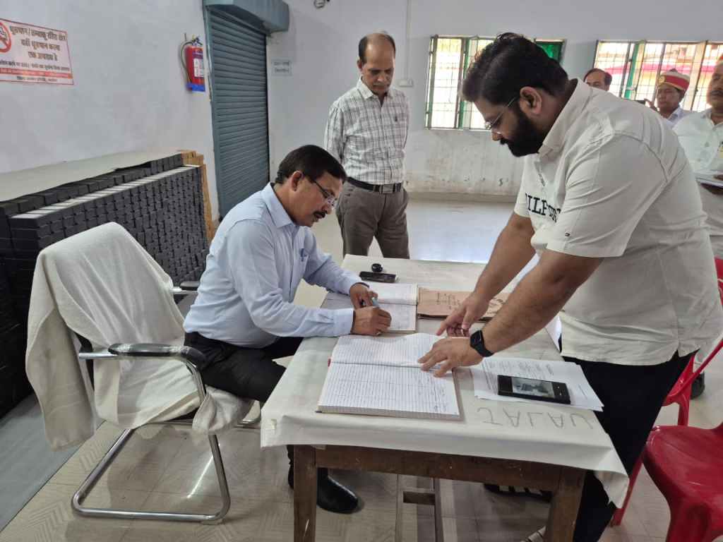 डीएम ने ईवीएम एवं वीवीपैट वेयरहाउस का किया निरीक्षण, सुरक्षा व्यवस्था पर दिए सख्त&nbsp;निर्देश