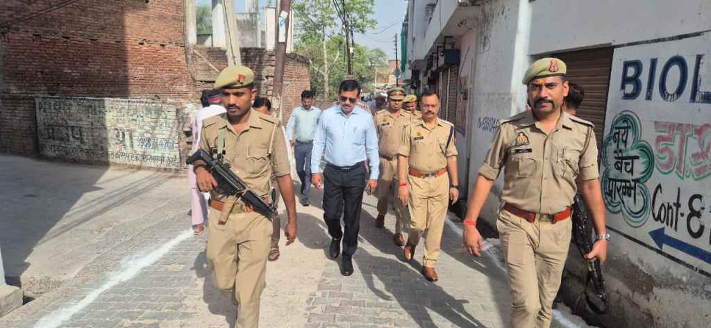 ईद-उल-अज़हा पर पूरे दिन सक्रिय रहे डीएम-एसपी, सुरक्षा व्यवस्था का लिया&nbsp;जायजा