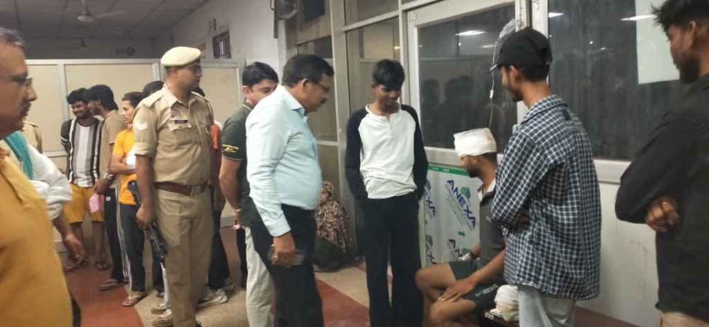 आंधी-तूफान के बाद पूरी रात फील्ड में डटे रहे डीएम-एसपी, राहत कार्य&nbsp;तेज