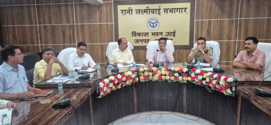 अंतरराष्ट्रीय योग दिवस को जनआंदोलन बनाने पर जोर, डीएम ने तैयारियों की समीक्षा&nbsp;की