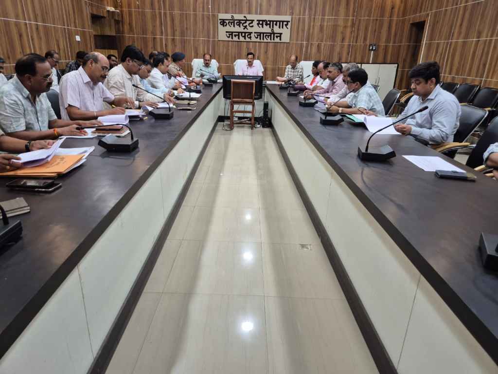 सड़क सुरक्षा को लेकर डीएम सख्त, नियम तोड़ने वालों पर होगी कड़ी&nbsp;कार्रवाई
