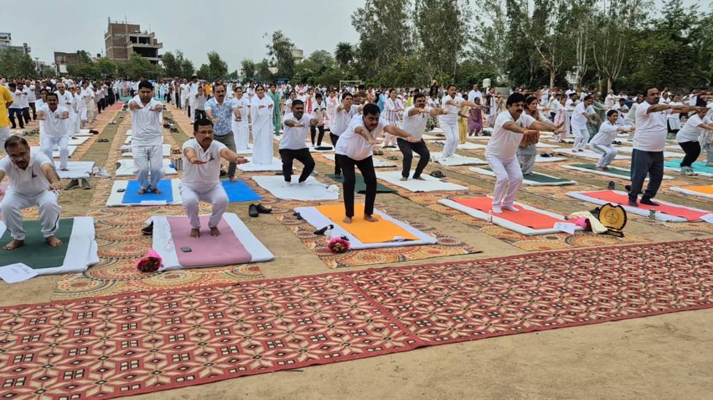 अंतर्राष्ट्रीय योग दिवस पर योगमय हुआ जालौन, 9 लाख लोगों ने किया&nbsp;योगाभ्यास