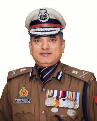 योगी का बड़ा संदेश: सबसे भरोसेमंद अफसर अमरेंद्र सिंह को सौंपी अभिसूचना की कमान, 15 आईपीएस अधिकारियों का&nbsp;तबादला