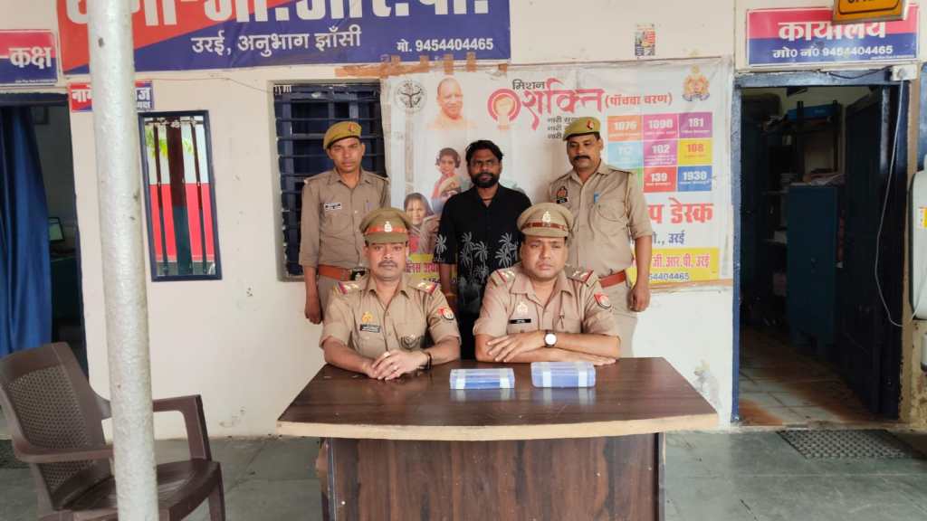 चलती ट्रेनों में चोरी करने वाला शातिर चोर गिरफ्तार, तीन मोबाइल&nbsp;बरामद