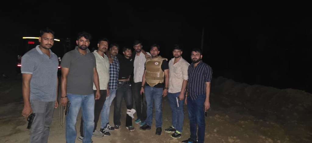 पुलिस मुठभेड़ में तीन अंतरजनपदीय शातिर चोर गिरफ्तार, चोरी के जेवर, नकदी व अवैध असलहे&nbsp;बरामद
