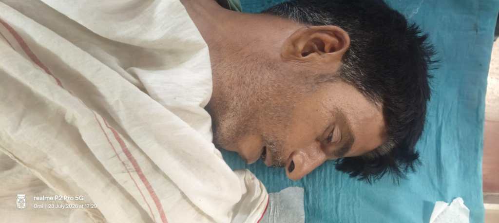 ### खेत में सांप के काटने से किसान की मौत, मेडिकल कॉलेज में उपचार के दौरान तोड़ा दम**बुजुर्ग पिता का इकलौता बेटा था मृतक, दो मासूम बच्चों के सिर से उठा पिता का&nbsp;साया