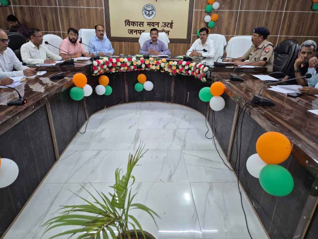 ### व्यापारियों की समस्याओं पर डीएम सख्त, ईओ व सिटी मजिस्ट्रेट का वेतन रोकाव्यापार बंधु व उद्योग बंधु की संयुक्त बैठक में दिए समयबद्ध समाधान के निर्देश, नई सब्जी मंडी के लिए एक माह में प्रस्ताव&nbsp;मांगा