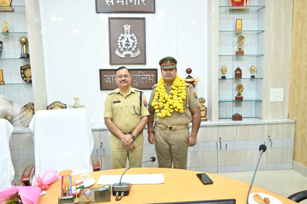 जनता की समस्याओं को संवेदनशीलता से सुलझाने वाले निरीक्षक पप्पू सिंह को पूर्व सैनिकों ने किया&nbsp;सम्मानित