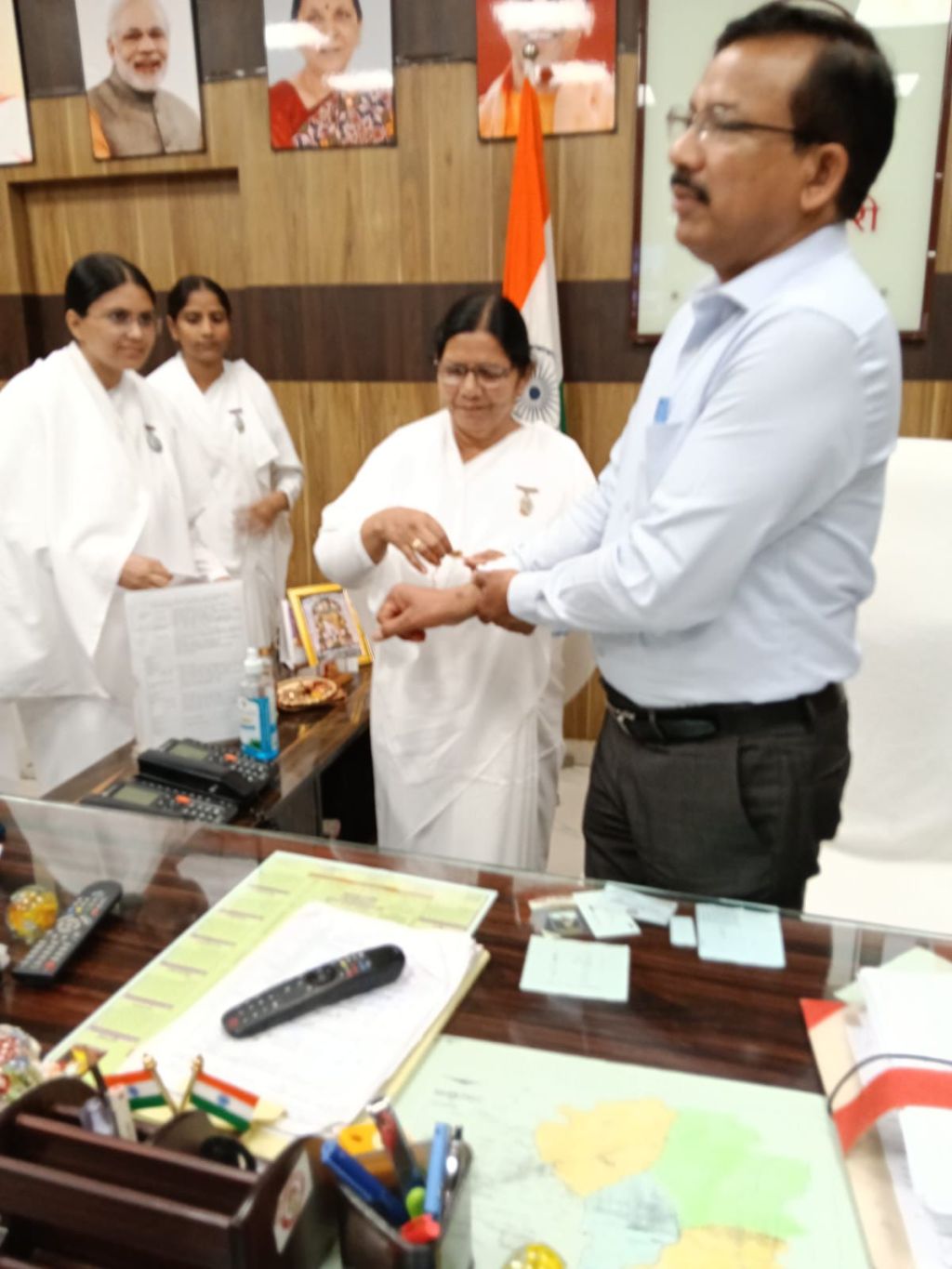 ब्रह्माकुमारी बहनों ने अलौकिक रक्षाबंधन में दिया आत्मिक शांति और भाईचारे का&nbsp;संदेश