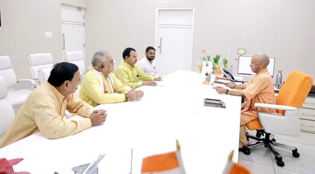 मुख्यमंत्री से मिला राष्ट्रीय शैक्षिक महासंघ का प्रतिनिधिमंडल छः सूत्रीय ज्ञापन सौंपकर बेसिक शिक्षकों की लंबित समस्याओं के शीघ्र समाधान की मांग