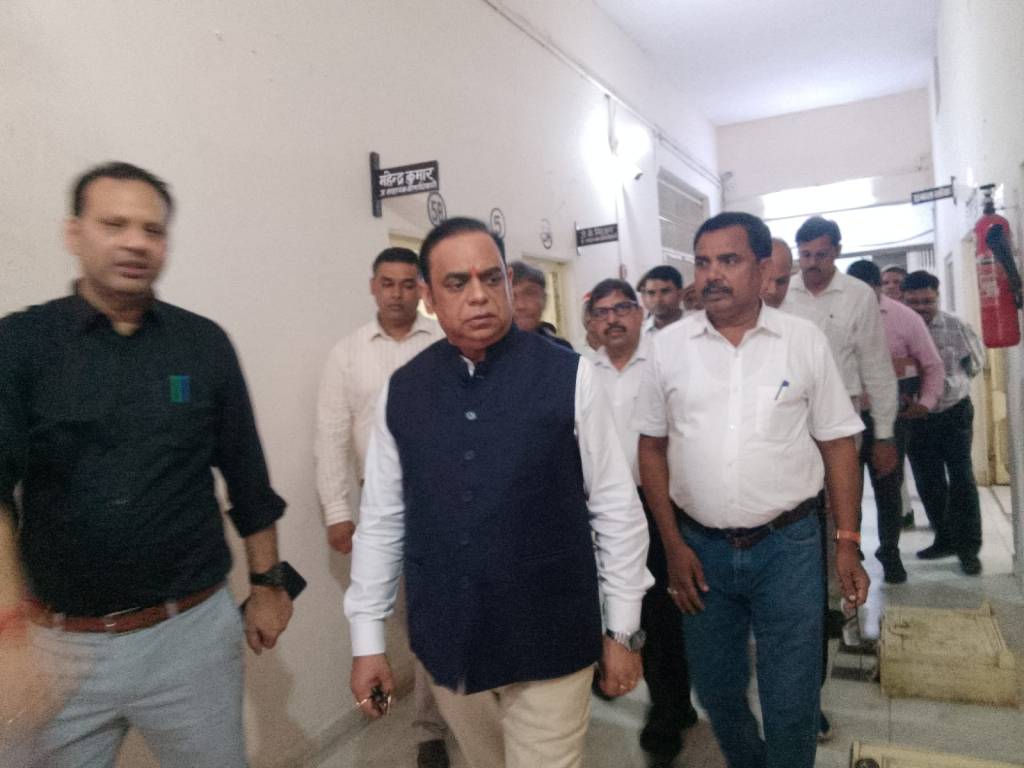 जालौन में नई प्रशासनिक पारी की शुरुआत, समीर वर्मा ने संभाली डीएम की&nbsp;कमान