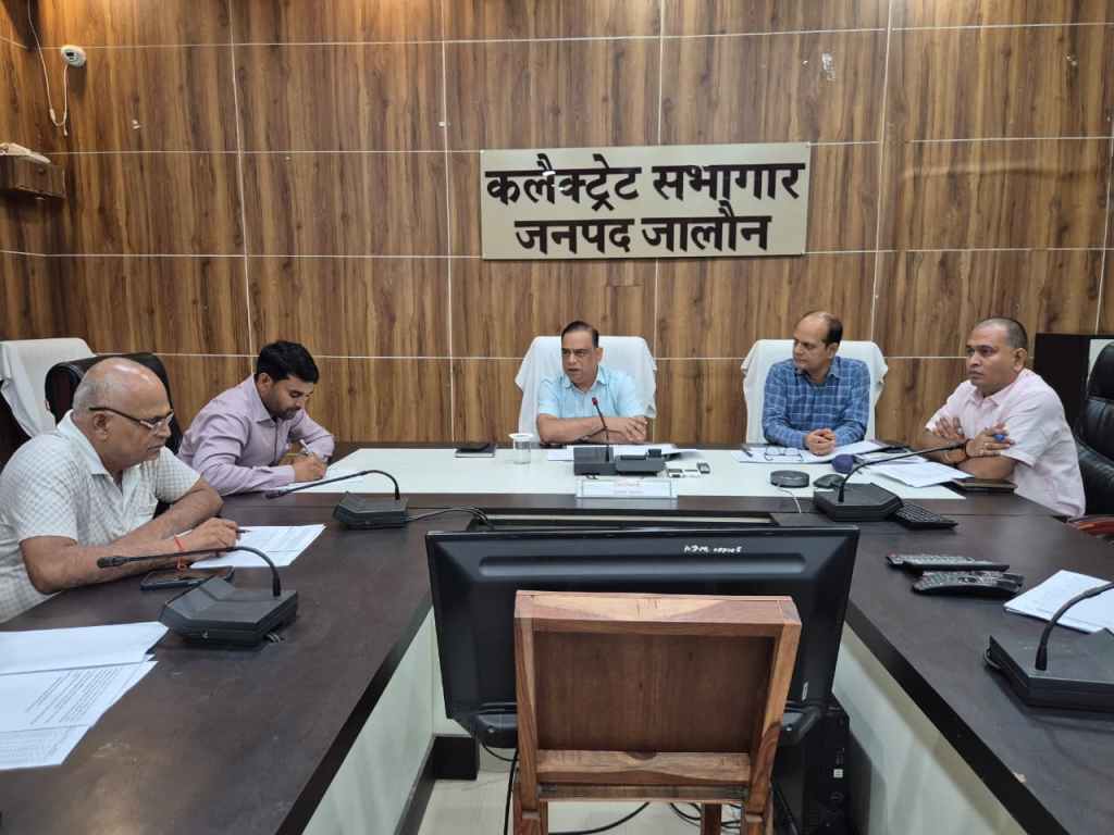इलाहाबाद-झांसी खंड स्नातक निर्वाचन को लेकर प्रशासन सक्रिय, आचार संहिता के पालन पर&nbsp;जोर