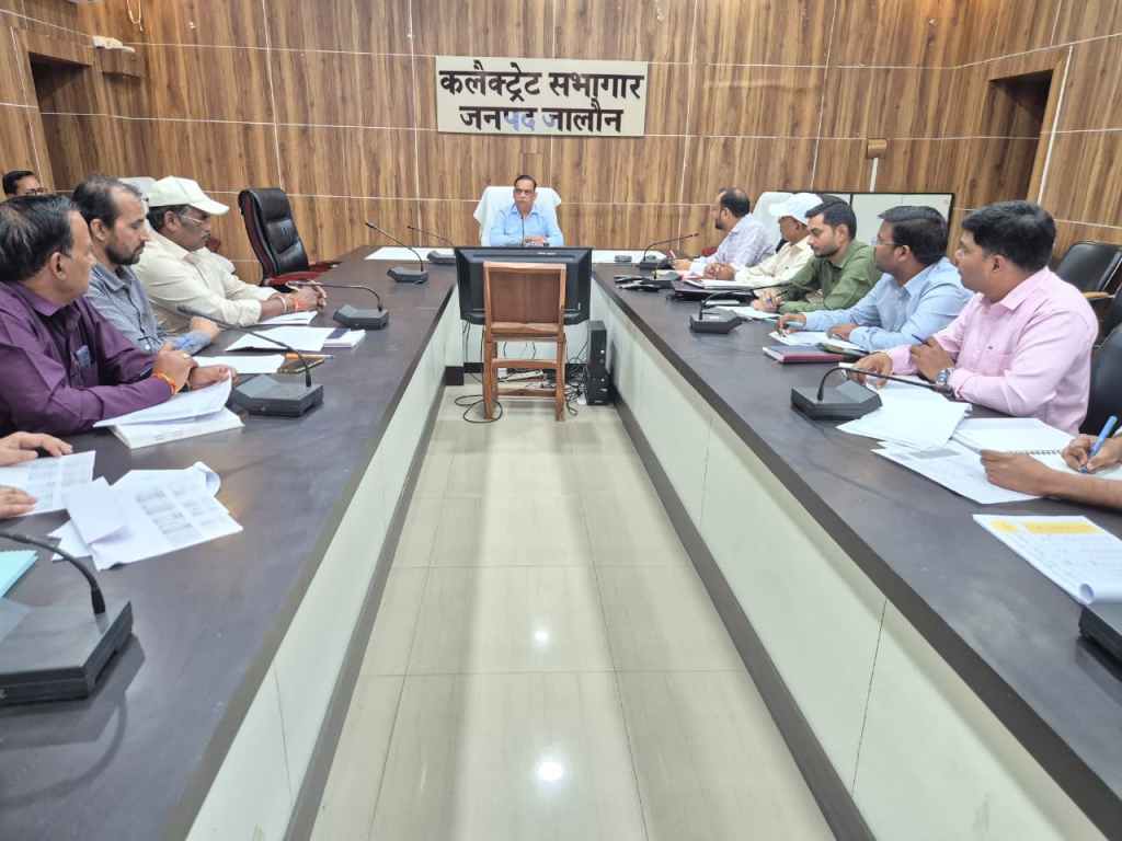 हर घर जल योजना में लापरवाही पर सख्त हुए डीएम, मैनपावर और मशीनरी बढ़ाकर काम पूरा करने के&nbsp;निर्देश