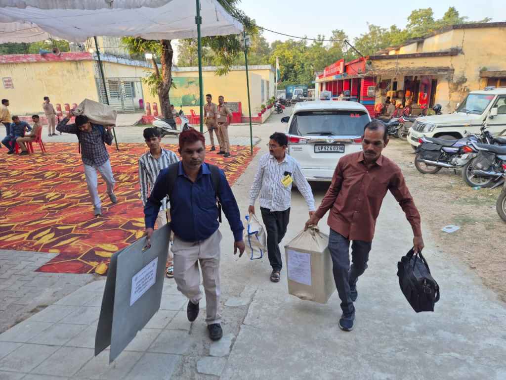 जालौन में दिखा लोकतंत्र का महापर्व: स्नातक एमएलसी चुनाव में 17.74% उछला वोटिंग ग्राफ, 54.75% हुआ कुल&nbsp;मतदान