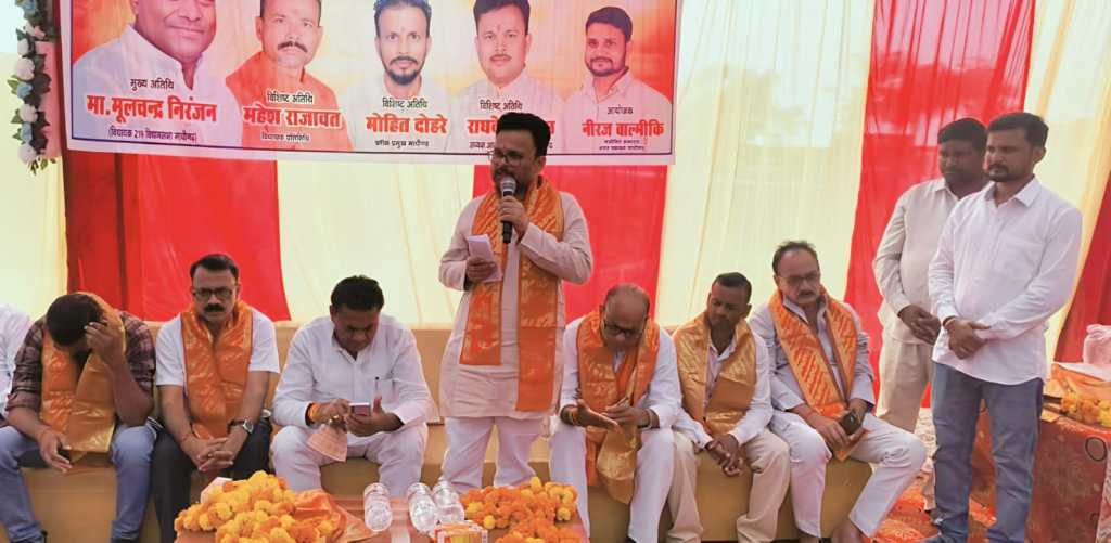धूमधाम से मनाई गई महर्षि वाल्मीकि जयंती,मंदिर निर्माण का विधायक ने दिया आश्वासन