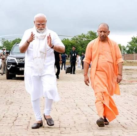 नरेन्द्र मोदी बनाम योगी आदित्यनाथ